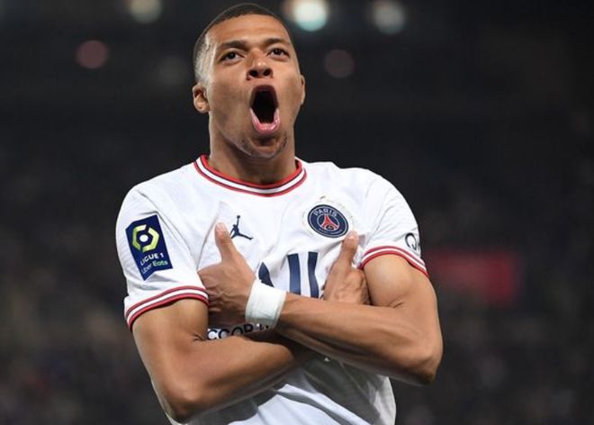 记者：阿德耶米决定明夏离开德甲，曼联、切尔西均有意