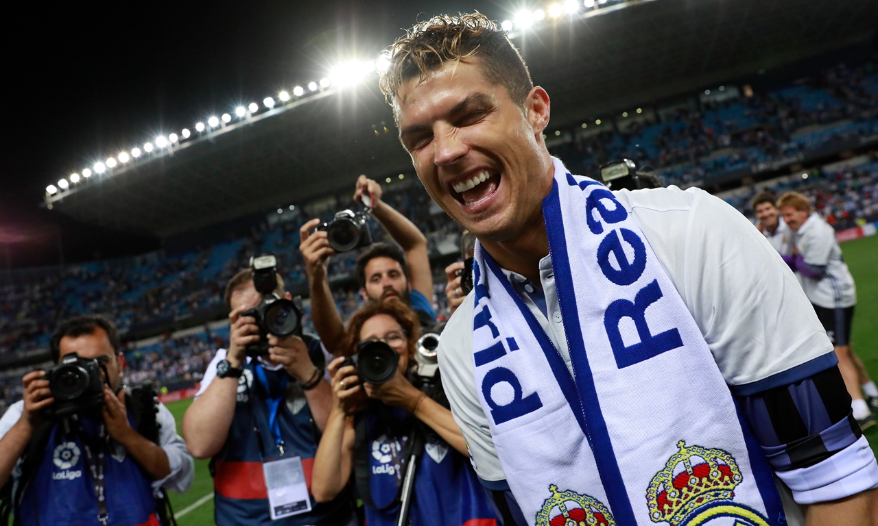 英媒：拜仁有意费耶诺德右后卫里德，但将面临英超俱乐部竞争（英媒：拜仁看中费耶诺德右后卫里德，恐遭多家英超球队竞购）