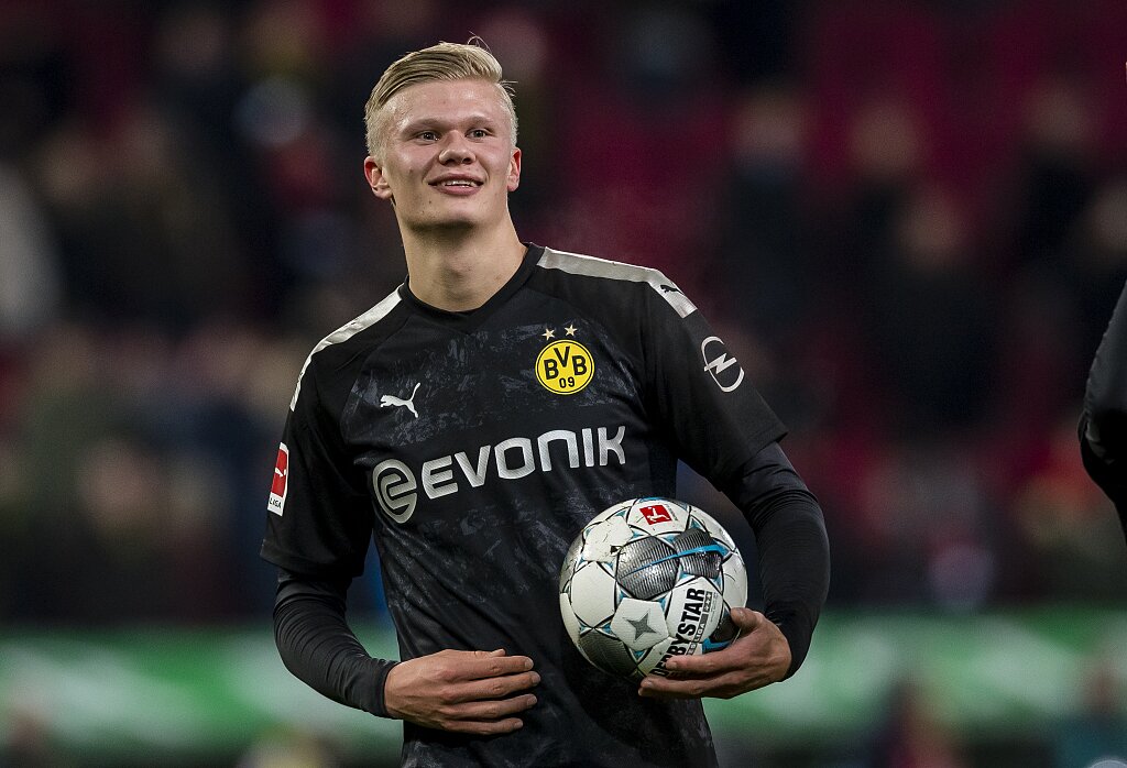 2025年世锦赛：中国男排1：3不敌巴西队，但小组出线仍有希望（2025年世锦赛：中国男排1比3负巴西，小组出线希望犹在）