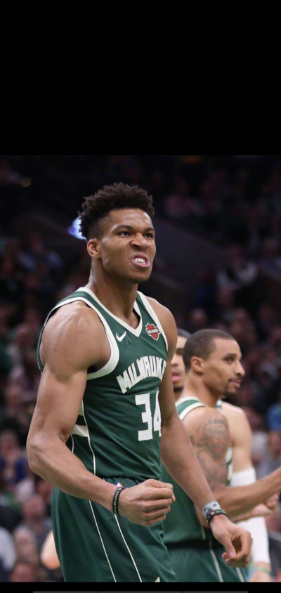 世界杯球票秒售罄，球迷抢票大战升级（世界杯门票瞬售一空，球迷抢票大战加剧）