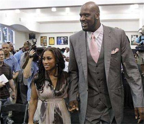 曼城险胜富勒姆 哈兰德创造纪录福登火力全开助蓝月亮锁定三分（曼城险过富勒姆：哈兰德破纪录，福登爆发助蓝月亮全取三分）