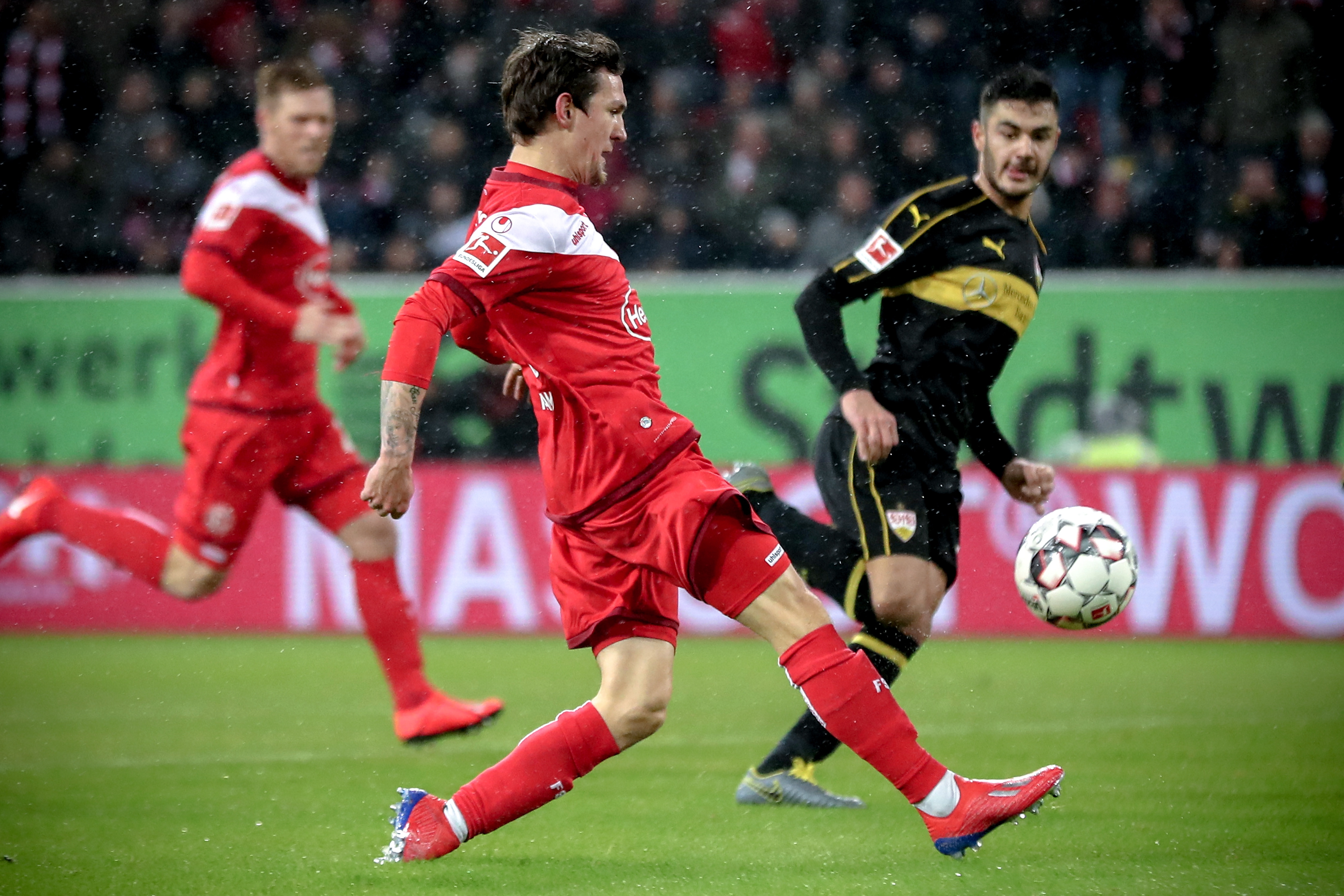 穆帅：今天胜利的功劳属于球员们，要说谁比谁更好是不公平的（穆帅：胜利属于球员，讨论谁更出色不公平）