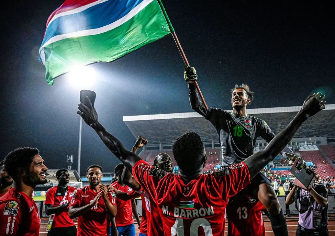 美职联列梅西和穆勒交手记录：梅西3胜7负，非友谊赛仅1胜（美职联盘点梅西与穆勒对决：梅西3胜7负，正式比赛仅1胜）