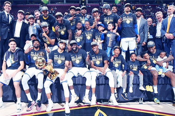 球星连续三次关键得分（球星三度关键时刻建功）